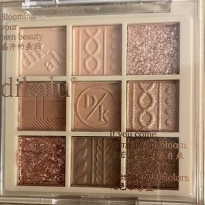 Eyeshadow Neutral Matte / Glitter Finish Palette - New